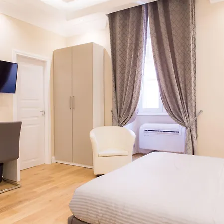 Pensión Nazionale Palace 4*